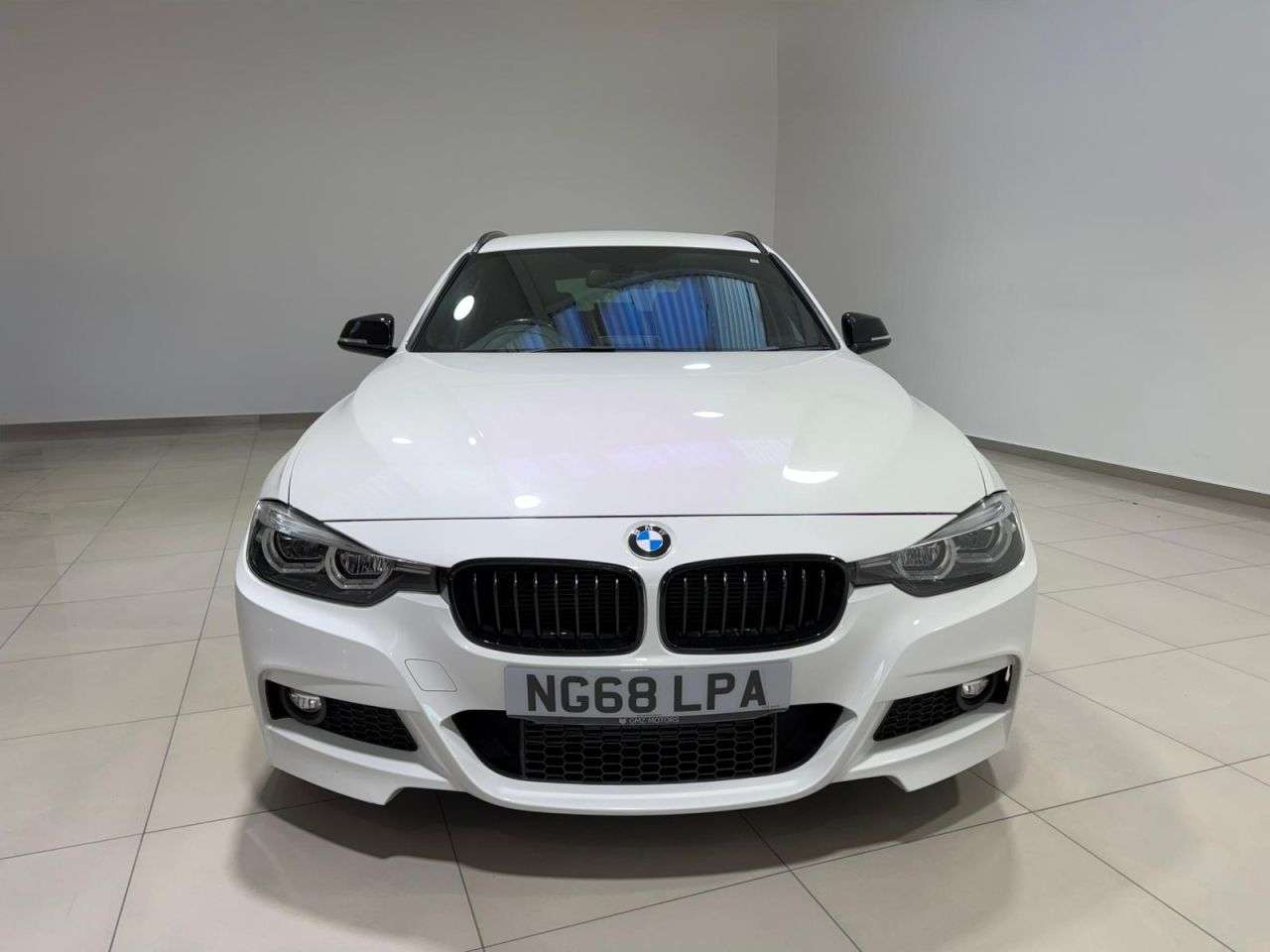 A 2019 BMW 3 SERIES 2.0 320d M Sport Shadow Edition Touring 5dr Diesel Auto Euro 6 (s/s) (190 p A 2019 BMW 3 SERIES 2.0 320d M Sport Shadow Edition Touring 5dr Diesel Auto Euro 6 (s/s) (190 p