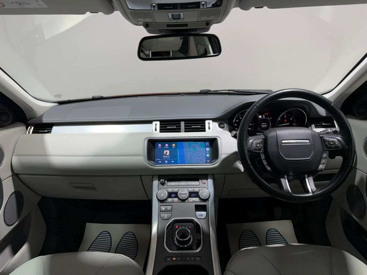 A 2017 LAND ROVER RANGE ROVER EVOQUE 2.0 SD4 Autobiography SUV 5dr Diesel Auto 4WD Euro 6 (s/s) (240 ps) NATIONW A 2017 LAND ROVER RANGE ROVER EVOQUE 2.0 SD4 Autobiography SUV 5dr Diesel Auto 4WD Euro 6 (s/s) (240 ps) NATIONW