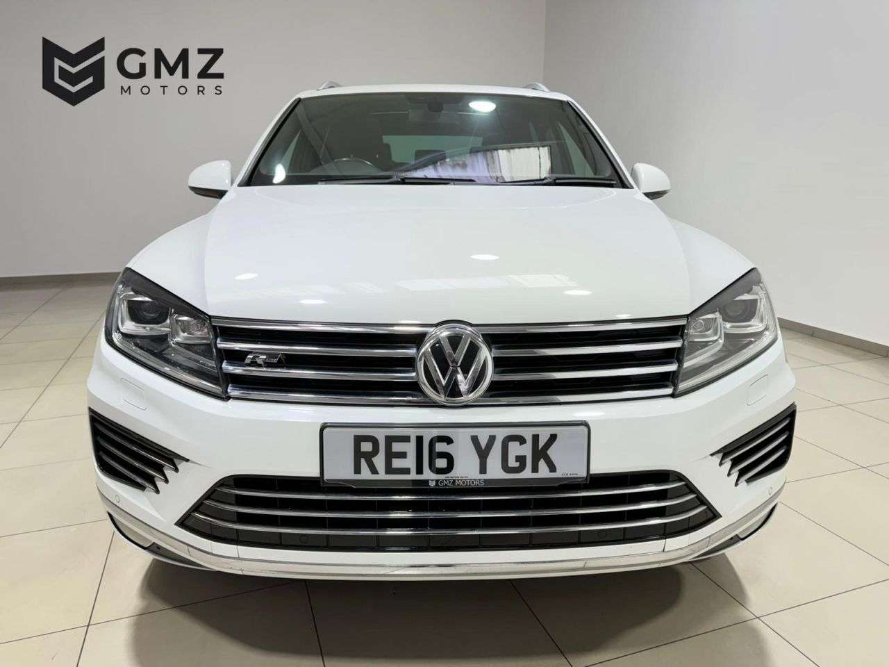 A 2016 VOLKSWAGEN TOUAREG 3.0 TDI V6 BlueMotion Tech R-Line SUV 5dr Diesel Tiptronic 4WD Euro 6 (s/s) A 2016 VOLKSWAGEN TOUAREG 3.0 TDI V6 BlueMotion Tech R-Line SUV 5dr Diesel Tiptronic 4WD Euro 6 (s/s)