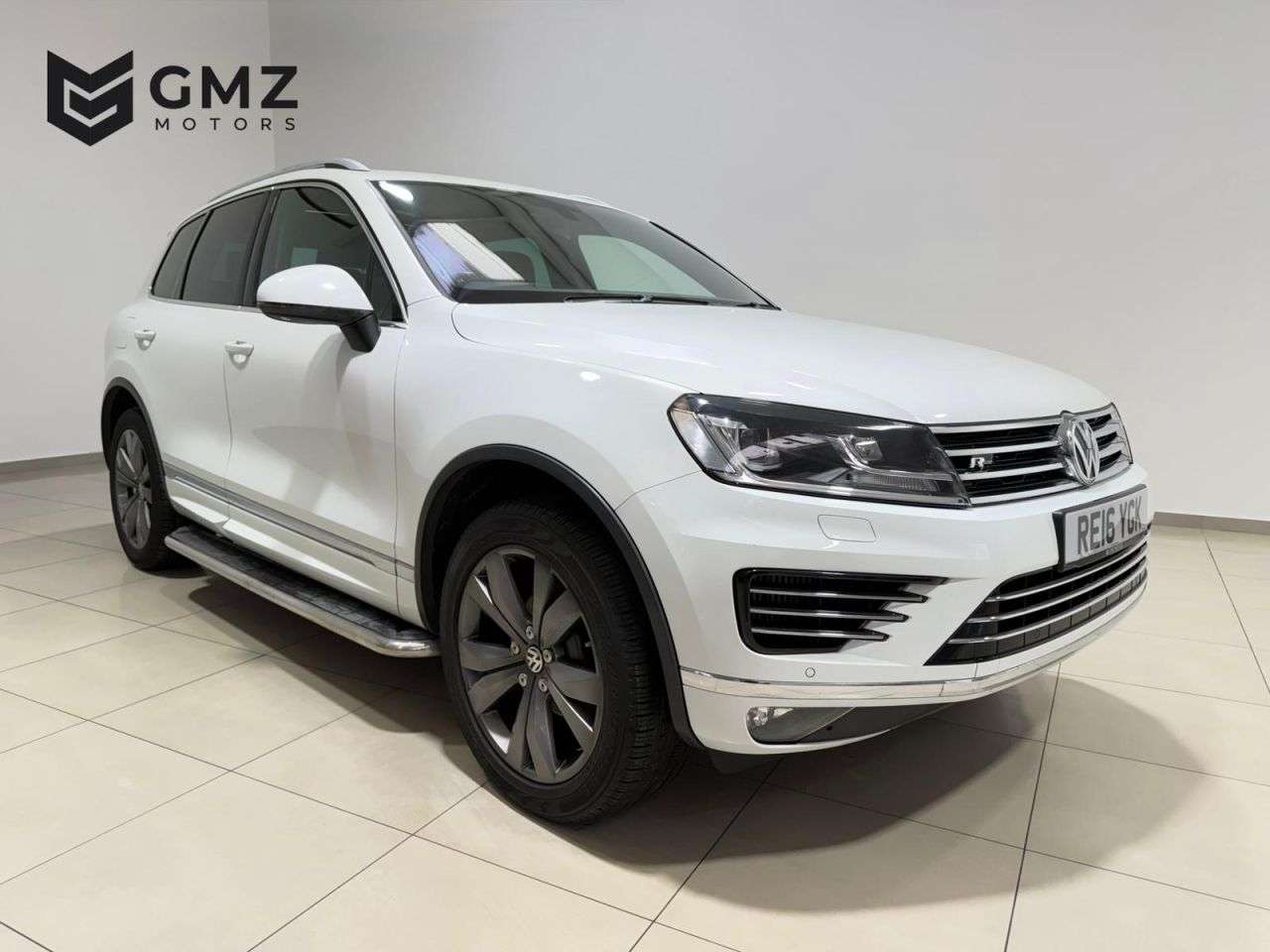 A 2016 VOLKSWAGEN TOUAREG 3.0 TDI V6 BlueMotion Tech R-Line SUV 5dr Diesel Tiptronic 4WD Euro 6 (s/s) A 2016 VOLKSWAGEN TOUAREG 3.0 TDI V6 BlueMotion Tech R-Line SUV 5dr Diesel Tiptronic 4WD Euro 6 (s/s)