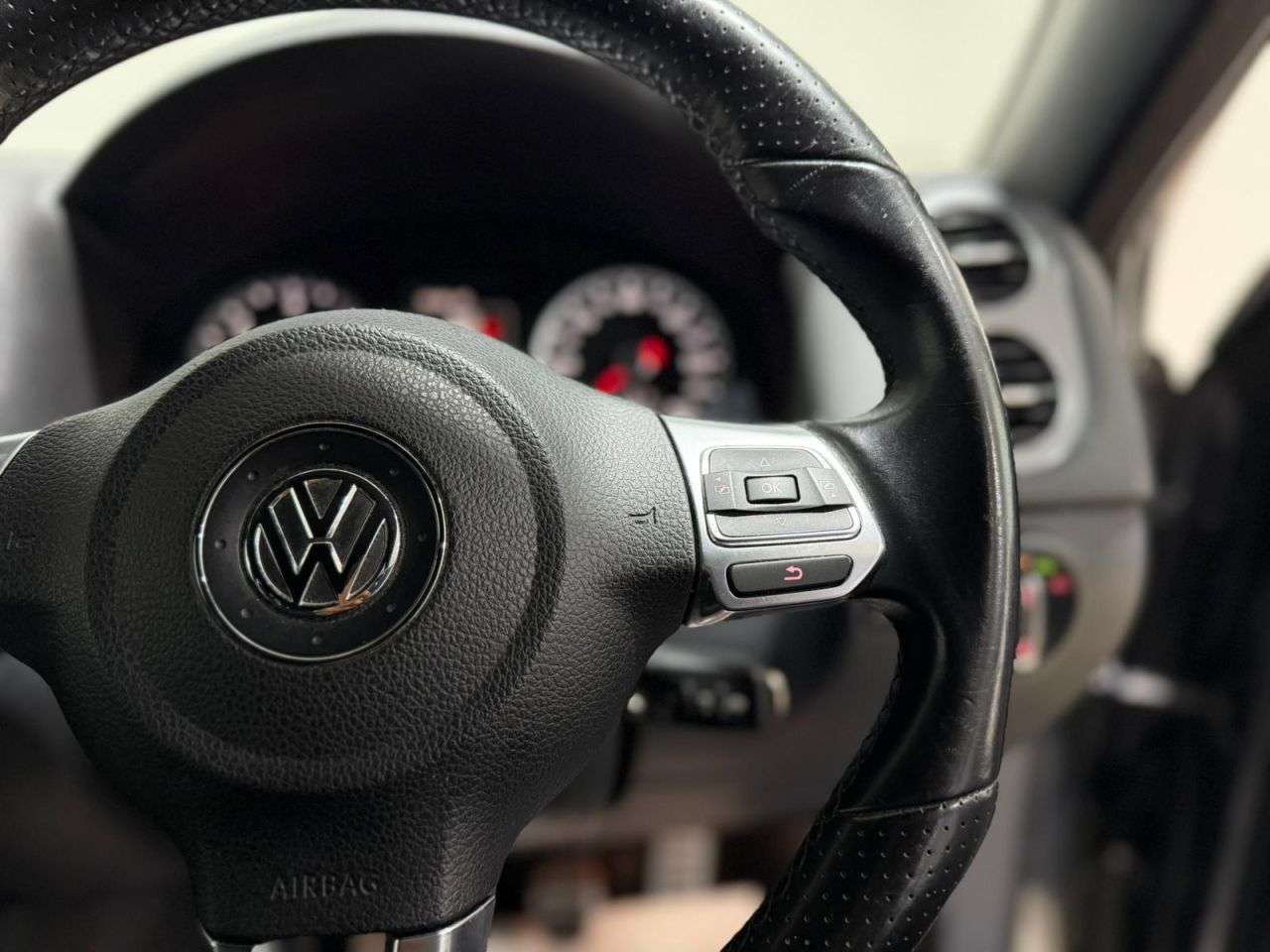 2015 VOLKSWAGEN TIGUAN 2015 VOLKSWAGEN TIGUAN