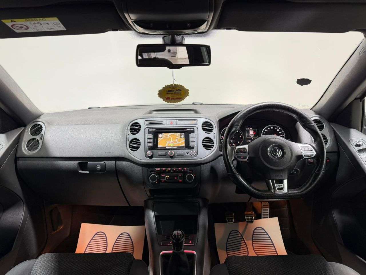 A 2015 VOLKSWAGEN TIGUAN 2.0 TDI BlueMotion Tech R-Line SUV 5dr Diesel Manual 4WD Euro 5 (s/s) (Nav) A 2015 VOLKSWAGEN TIGUAN 2.0 TDI BlueMotion Tech R-Line SUV 5dr Diesel Manual 4WD Euro 5 (s/s) (Nav)