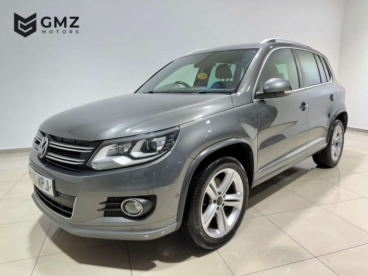 A 2015 VOLKSWAGEN TIGUAN 2.0 TDI BlueMotion Tech R-Line SUV 5dr Diesel Manual 4WD Euro 5 (s/s) (Nav) A 2015 VOLKSWAGEN TIGUAN 2.0 TDI BlueMotion Tech R-Line SUV 5dr Diesel Manual 4WD Euro 5 (s/s) (Nav)