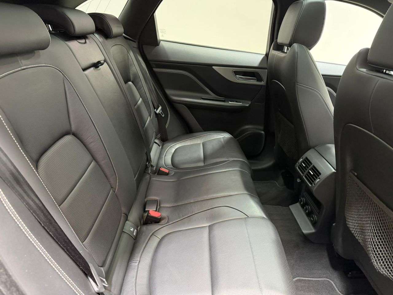 2017 JAGUAR F-PACE 2017 JAGUAR F-PACE