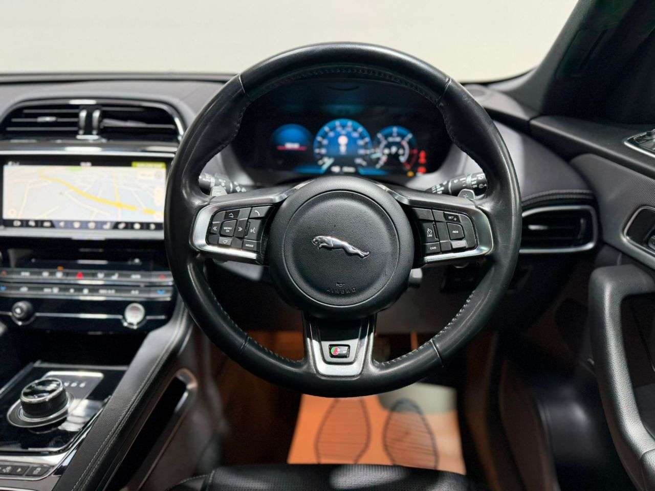 2017 JAGUAR F-PACE 2017 JAGUAR F-PACE