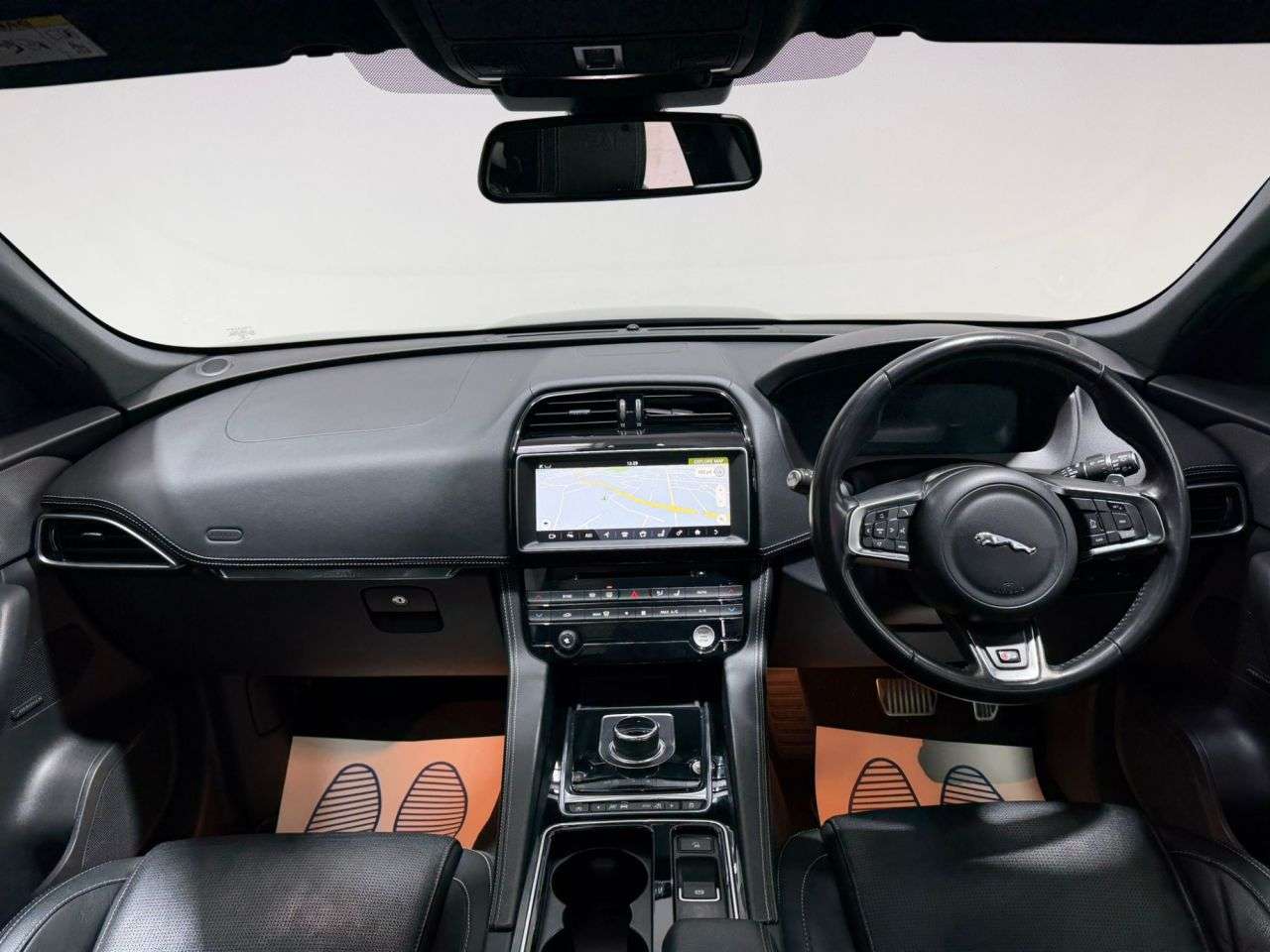 A 2017 JAGUAR F-PACE 3.0 D300 V6 S SUV 5dr Diesel Auto AWD Euro 6 (s/s) (300 ps) PANORAMIC SUNRO A 2017 JAGUAR F-PACE 3.0 D300 V6 S SUV 5dr Diesel Auto AWD Euro 6 (s/s) (300 ps) PANORAMIC SUNRO