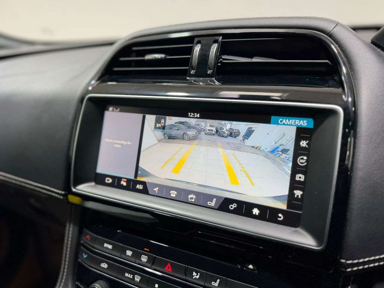 2017 JAGUAR F-PACE 2017 JAGUAR F-PACE