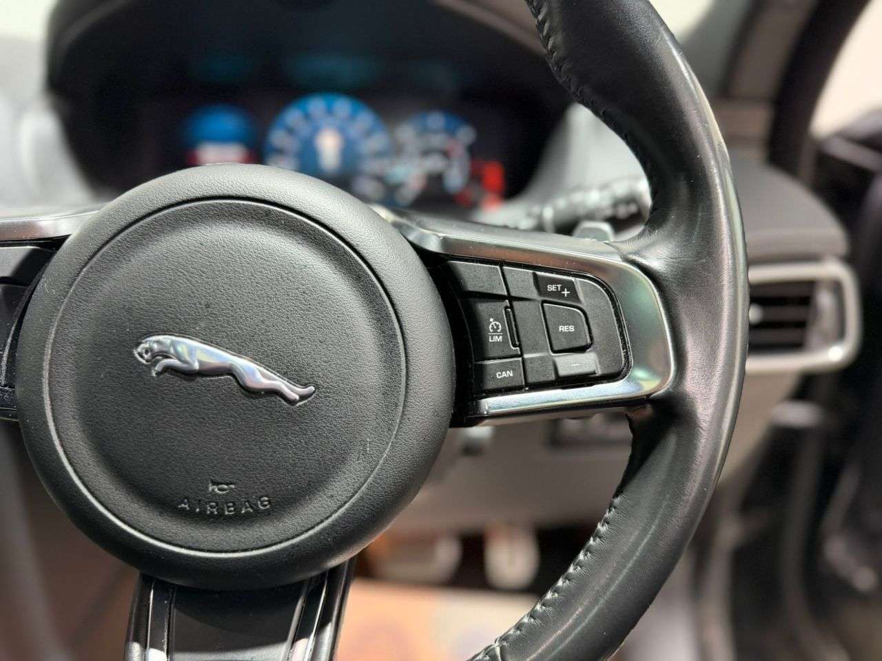 2017 JAGUAR F-PACE 2017 JAGUAR F-PACE