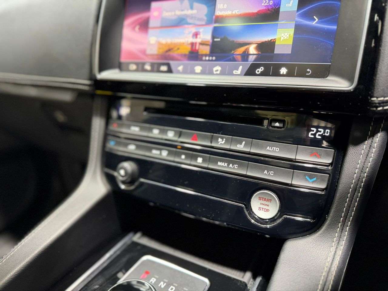 2017 JAGUAR F-PACE 2017 JAGUAR F-PACE