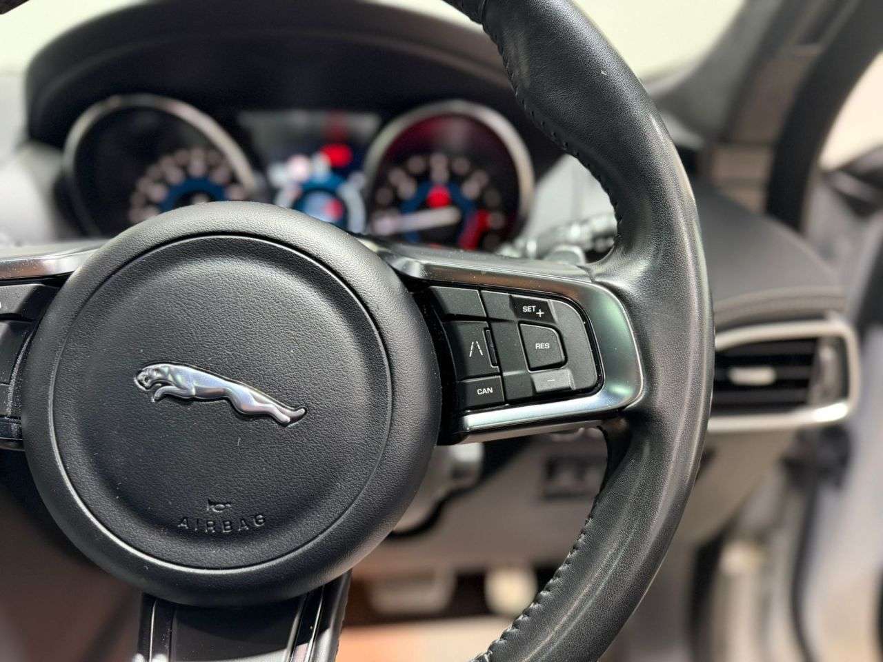 2018 JAGUAR F-PACE 2018 JAGUAR F-PACE