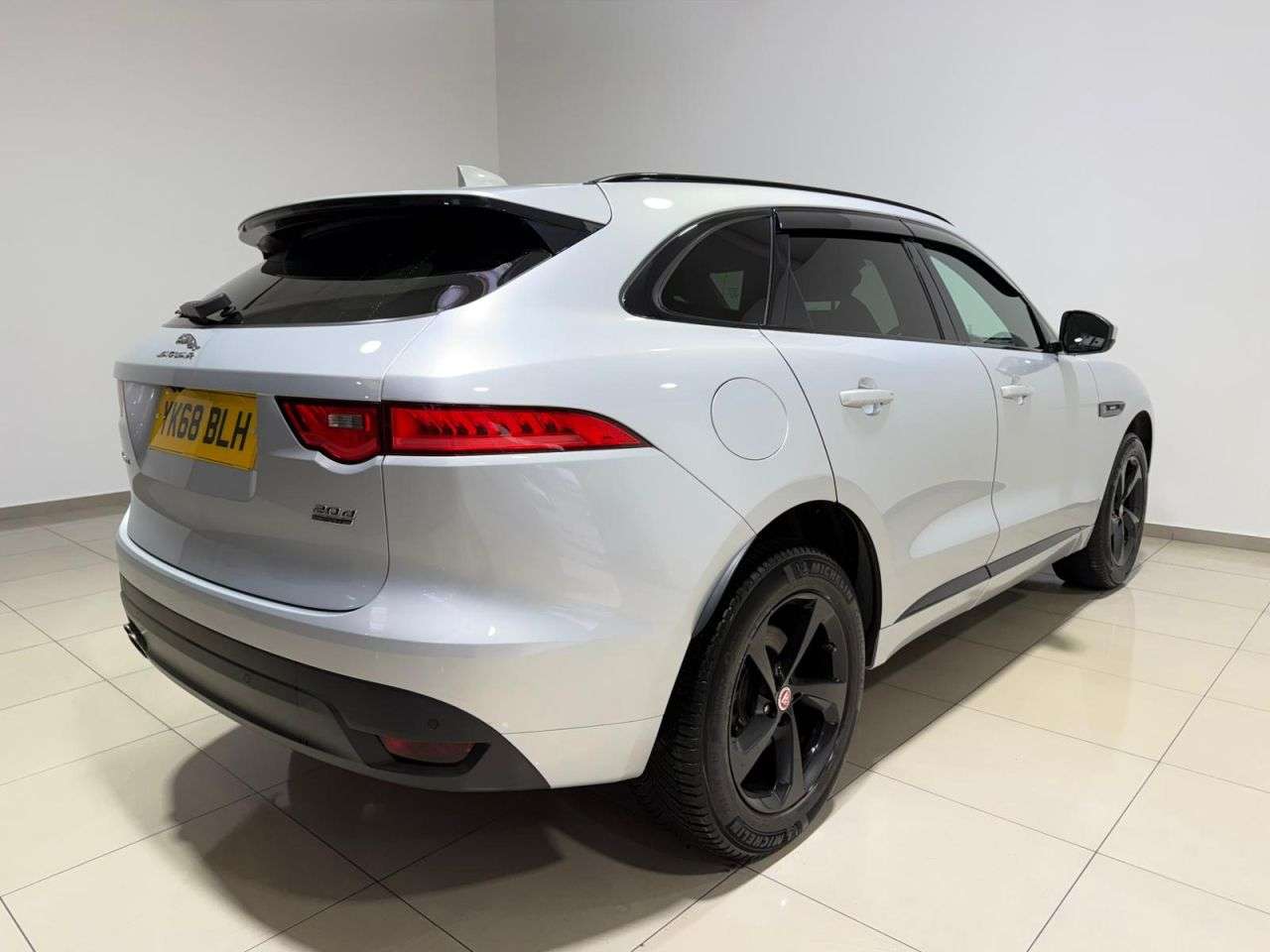 2018 JAGUAR F-PACE 2018 JAGUAR F-PACE