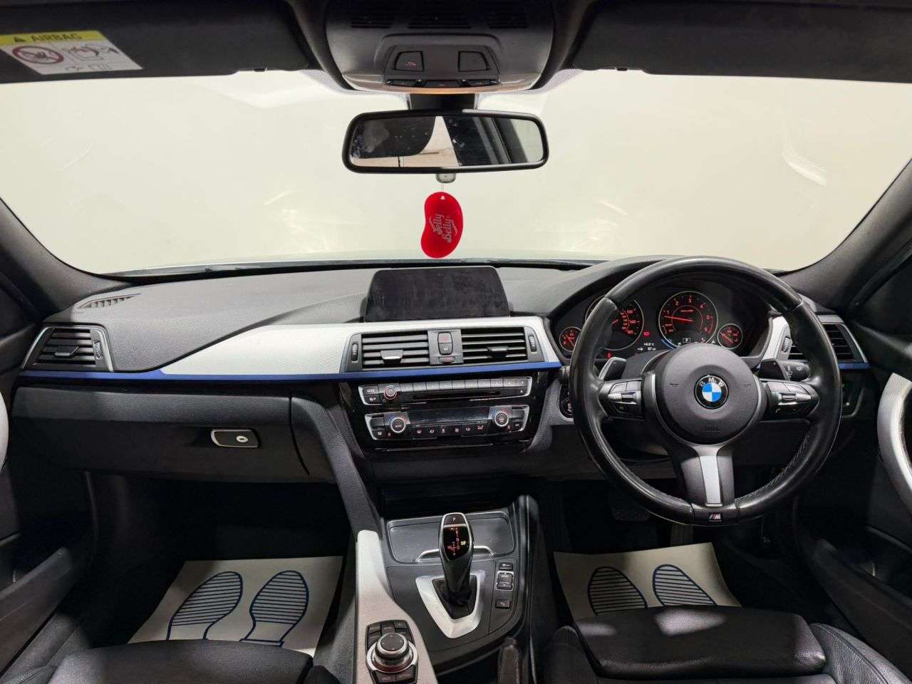 A 2016 BMW 3 SERIES 3.0 335d M Sport Touring 5dr Diesel Auto xDrive Euro 6 (s/s) (313 ps) NATIO A 2016 BMW 3 SERIES 3.0 335d M Sport Touring 5dr Diesel Auto xDrive Euro 6 (s/s) (313 ps) NATIO