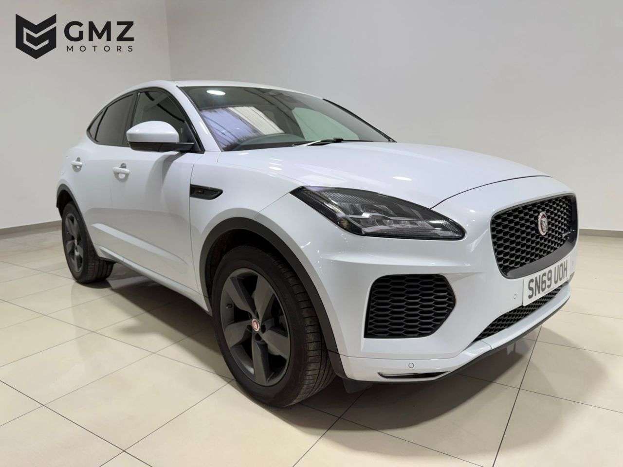 A 2019 JAGUAR E-PACE 2.0 D180 Chequered Flag SUV 5dr Diesel Auto AWD Euro 6 (s/s) (180 ps) NATIO A 2019 JAGUAR E-PACE 2.0 D180 Chequered Flag SUV 5dr Diesel Auto AWD Euro 6 (s/s) (180 ps) NATIO