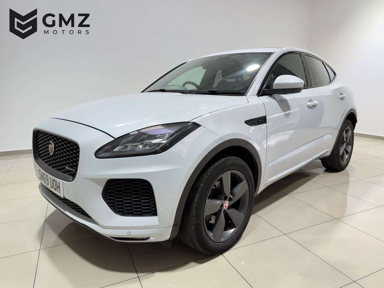 A 2019 JAGUAR E-PACE 2.0 D180 Chequered Flag SUV 5dr Diesel Auto AWD Euro 6 (s/s) (180 ps) NATIO A 2019 JAGUAR E-PACE 2.0 D180 Chequered Flag SUV 5dr Diesel Auto AWD Euro 6 (s/s) (180 ps) NATIO