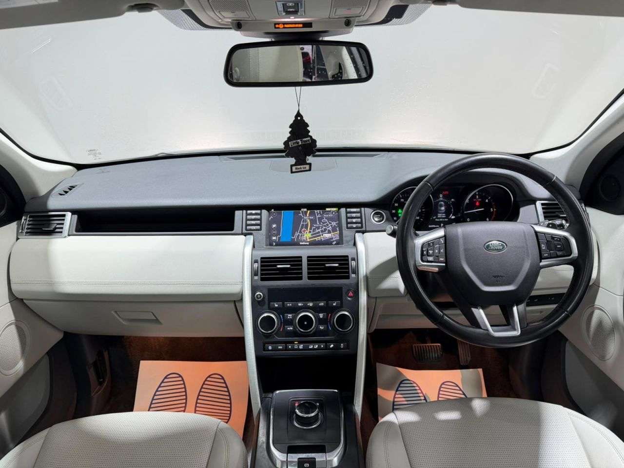 A 2019 LAND ROVER DISCOVERY SPORT 2.0 TD4 HSE SUV 5dr Diesel Auto 4WD Euro 6 (s/s) (180 ps) NATIONWIDE DELIVE A 2019 LAND ROVER DISCOVERY SPORT 2.0 TD4 HSE SUV 5dr Diesel Auto 4WD Euro 6 (s/s) (180 ps) NATIONWIDE DELIVE