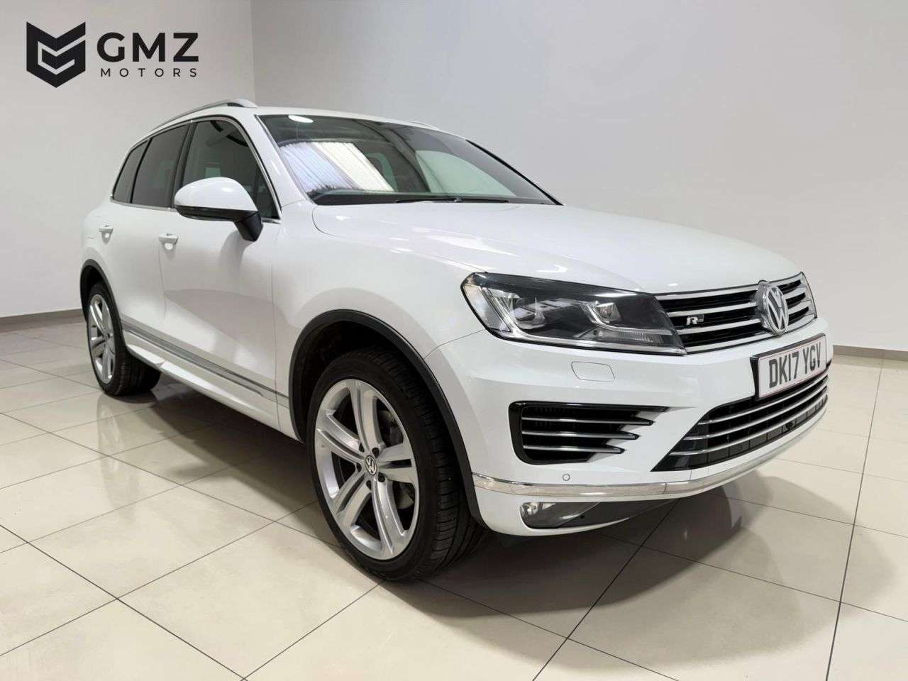 A 2017 VOLKSWAGEN TOUAREG 3.0 TDI V6 BlueMotion Tech R-Line Plus SUV 5dr Diesel Tiptronic 4WD Euro 6 A 2017 VOLKSWAGEN TOUAREG 3.0 TDI V6 BlueMotion Tech R-Line Plus SUV 5dr Diesel Tiptronic 4WD Euro 6