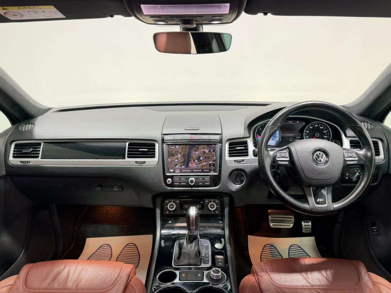 A 2017 VOLKSWAGEN TOUAREG 3.0 TDI V6 BlueMotion Tech R-Line Plus SUV 5dr Diesel Tiptronic 4WD Euro 6 A 2017 VOLKSWAGEN TOUAREG 3.0 TDI V6 BlueMotion Tech R-Line Plus SUV 5dr Diesel Tiptronic 4WD Euro 6