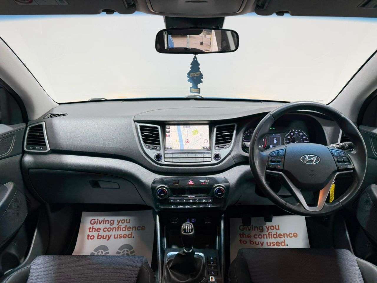 A 2015 HYUNDAI TUCSON 1.7 CRDi Blue Drive SE Nav SUV 5dr Diesel Manual Euro 6 (s/s) (116 ps) SAT A 2015 HYUNDAI TUCSON 1.7 CRDi Blue Drive SE Nav SUV 5dr Diesel Manual Euro 6 (s/s) (116 ps) SAT