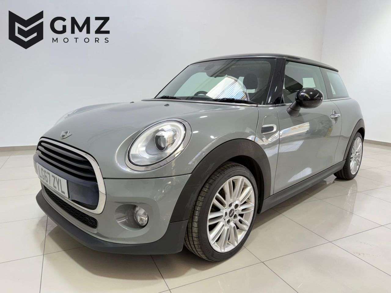 A 2017 MINI HATCH 1.5 Cooper Hatchback 3dr Petrol Auto Euro 6 (s/s) (136 ps) NATIONWIDE DELIV A 2017 MINI HATCH 1.5 Cooper Hatchback 3dr Petrol Auto Euro 6 (s/s) (136 ps) NATIONWIDE DELIV