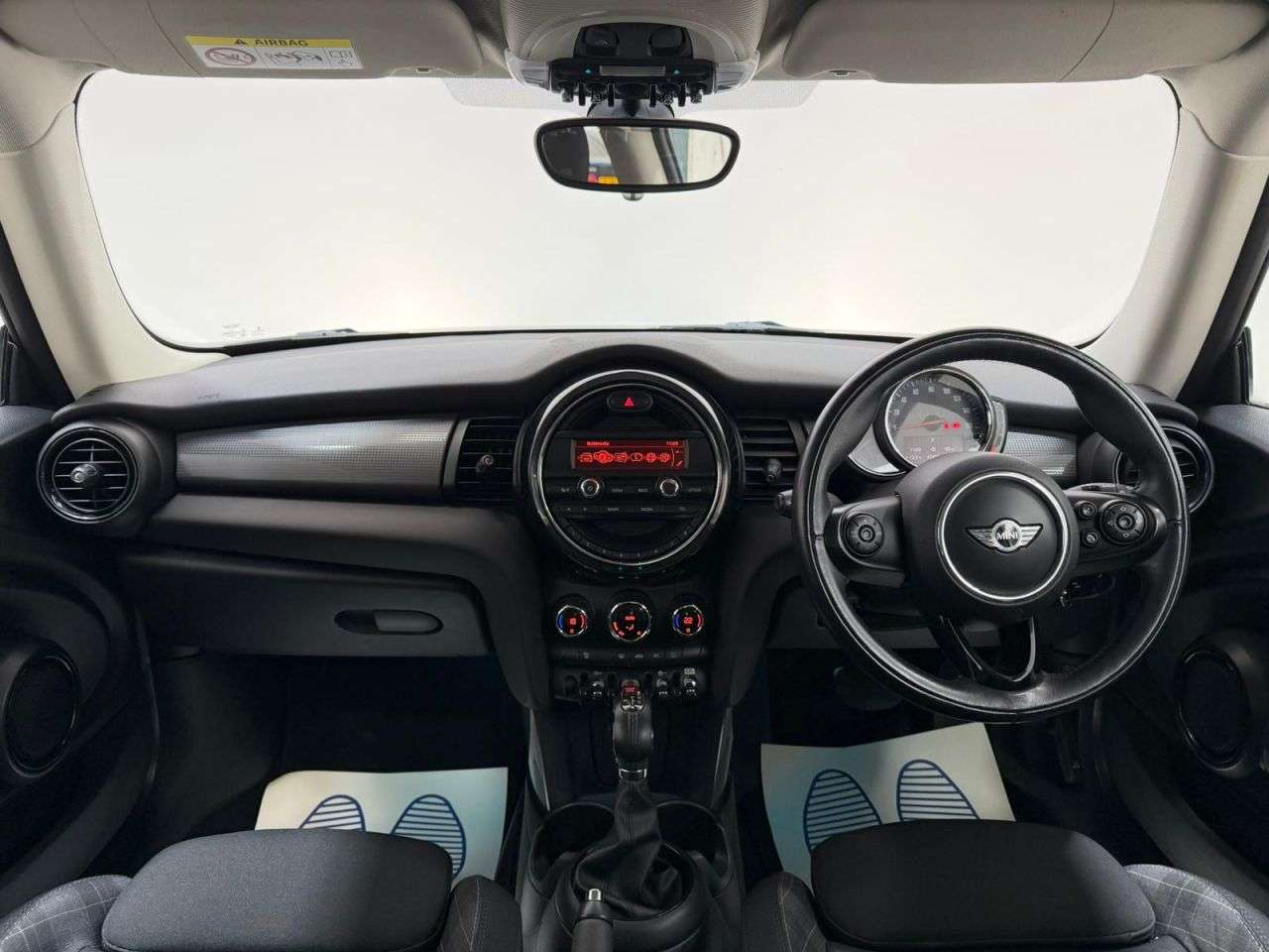A 2017 MINI HATCH 1.5 Cooper Hatchback 3dr Petrol Auto Euro 6 (s/s) (136 ps) NATIONWIDE DELIV A 2017 MINI HATCH 1.5 Cooper Hatchback 3dr Petrol Auto Euro 6 (s/s) (136 ps) NATIONWIDE DELIV