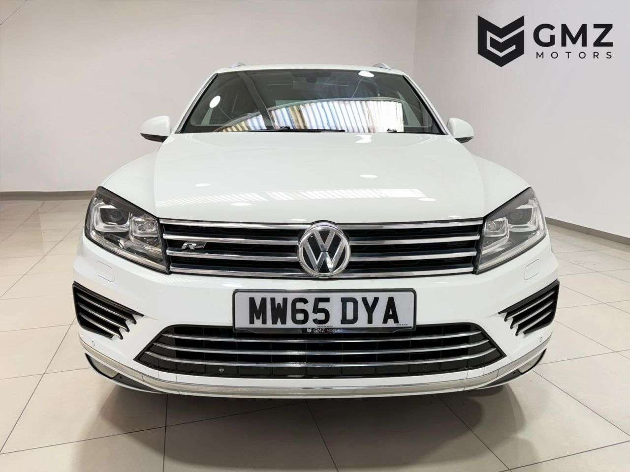 A 2015 VOLKSWAGEN TOUAREG 3.0 TDI V6 BlueMotion Tech R-Line SUV 5dr Diesel Tiptronic 4WD Euro 6 (s/s) A 2015 VOLKSWAGEN TOUAREG 3.0 TDI V6 BlueMotion Tech R-Line SUV 5dr Diesel Tiptronic 4WD Euro 6 (s/s)