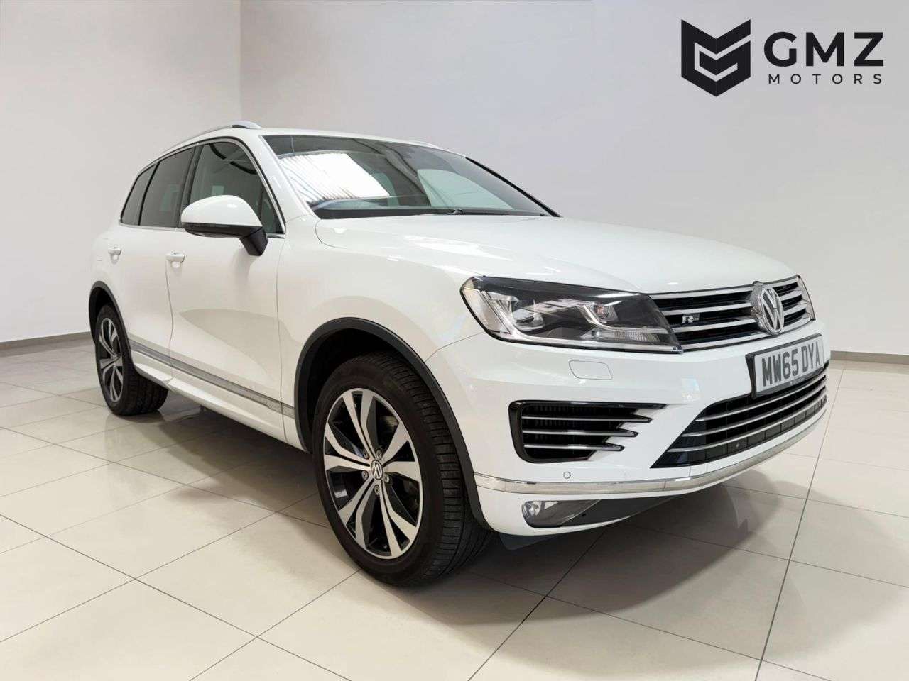 A 2015 VOLKSWAGEN TOUAREG 3.0 TDI V6 BlueMotion Tech R-Line SUV 5dr Diesel Tiptronic 4WD Euro 6 (s/s) A 2015 VOLKSWAGEN TOUAREG 3.0 TDI V6 BlueMotion Tech R-Line SUV 5dr Diesel Tiptronic 4WD Euro 6 (s/s)