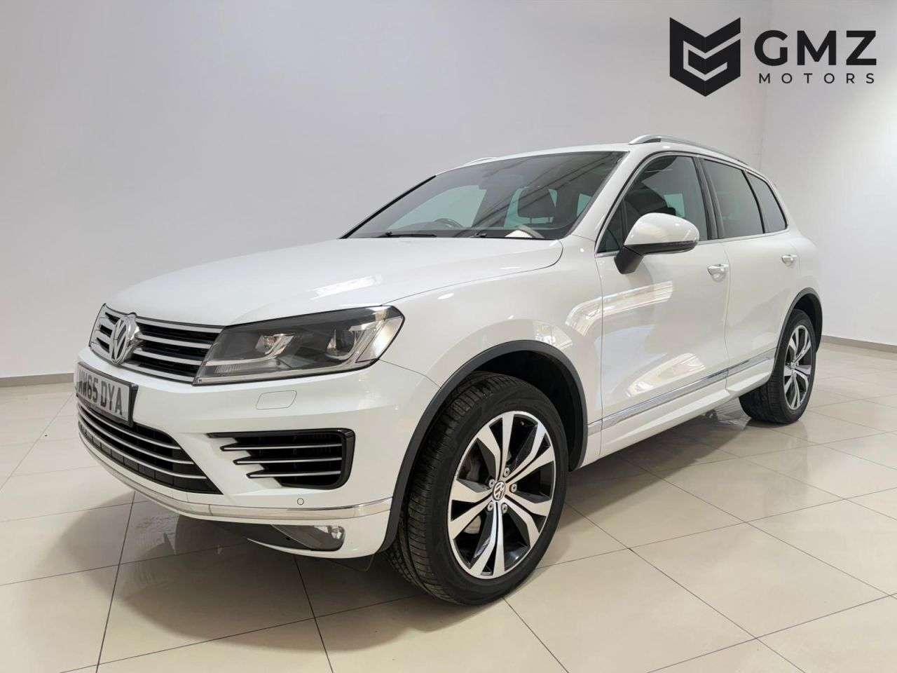 A 2015 VOLKSWAGEN TOUAREG 3.0 TDI V6 BlueMotion Tech R-Line SUV 5dr Diesel Tiptronic 4WD Euro 6 (s/s) A 2015 VOLKSWAGEN TOUAREG 3.0 TDI V6 BlueMotion Tech R-Line SUV 5dr Diesel Tiptronic 4WD Euro 6 (s/s)