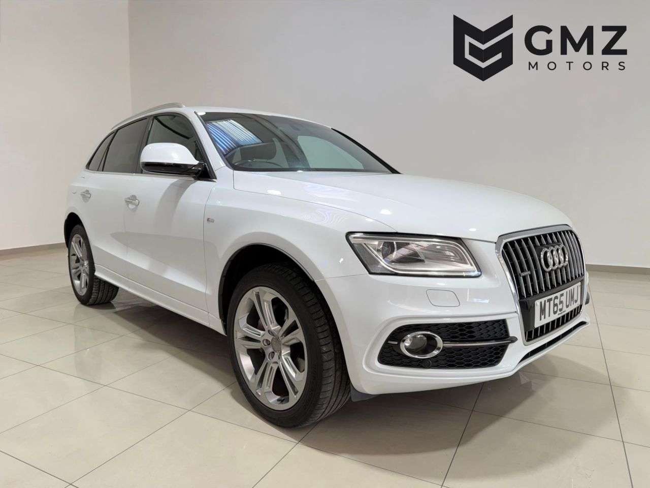 A 2015 AUDI Q5 2.0 TDI S line Plus SUV 5dr Diesel S Tronic quattro Euro 6 (s/s) (190 ps) 2 A 2015 AUDI Q5 2.0 TDI S line Plus SUV 5dr Diesel S Tronic quattro Euro 6 (s/s) (190 ps) 2