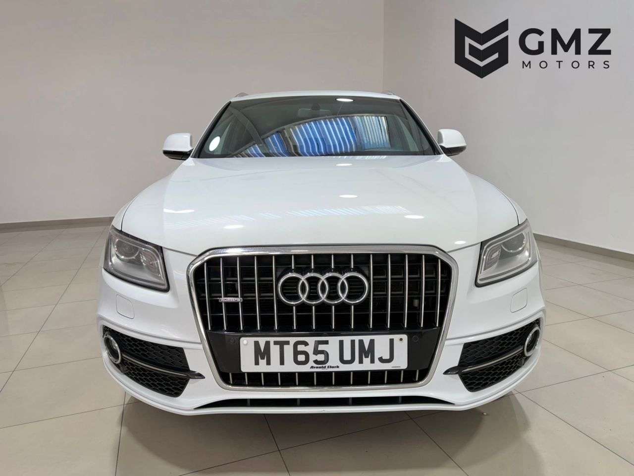 A 2015 AUDI Q5 2.0 TDI S line Plus SUV 5dr Diesel S Tronic quattro Euro 6 (s/s) (190 ps) 2 A 2015 AUDI Q5 2.0 TDI S line Plus SUV 5dr Diesel S Tronic quattro Euro 6 (s/s) (190 ps) 2