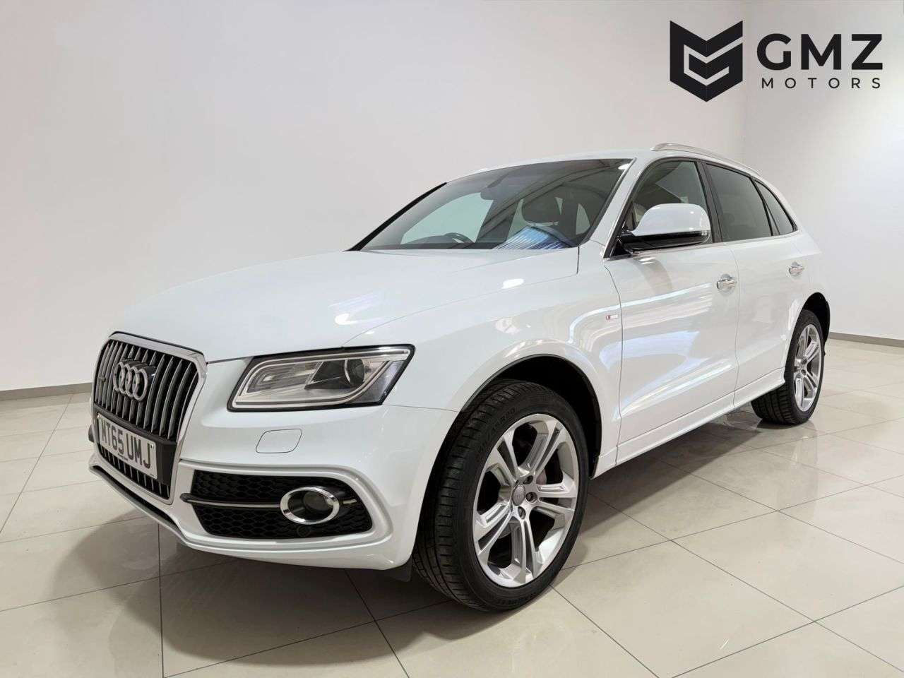 A 2015 AUDI Q5 2.0 TDI S line Plus SUV 5dr Diesel S Tronic quattro Euro 6 (s/s) (190 ps) 2 A 2015 AUDI Q5 2.0 TDI S line Plus SUV 5dr Diesel S Tronic quattro Euro 6 (s/s) (190 ps) 2