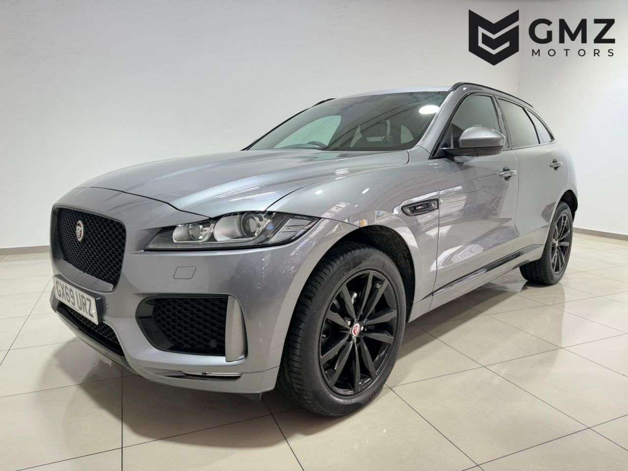 A 2019 JAGUAR F-PACE 2.0 D180 Chequered Flag SUV 5dr Diesel Auto AWD Euro 6 (s/s) (180 ps) FULL A 2019 JAGUAR F-PACE 2.0 D180 Chequered Flag SUV 5dr Diesel Auto AWD Euro 6 (s/s) (180 ps) FULL