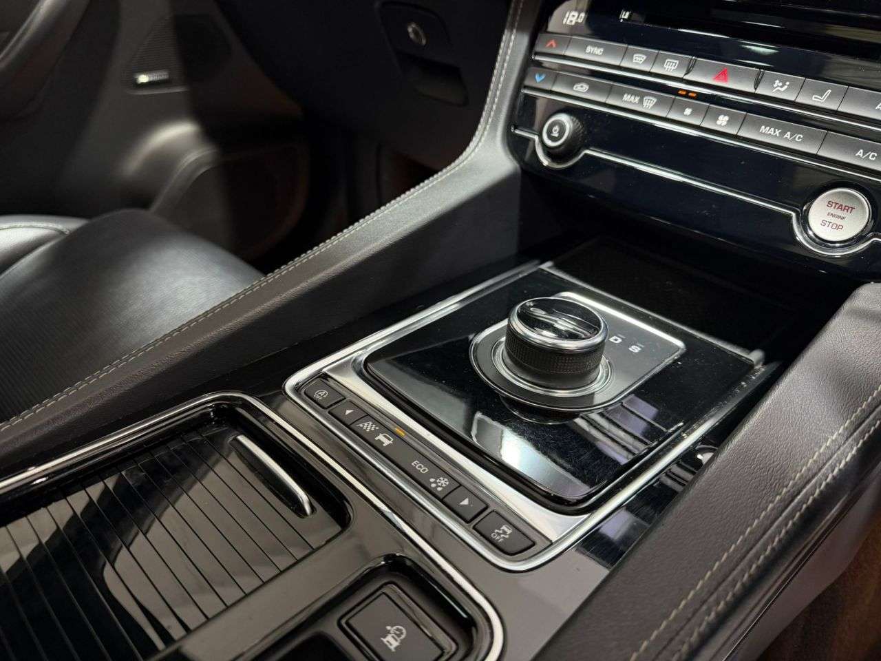 2019 JAGUAR F-PACE 2019 JAGUAR F-PACE