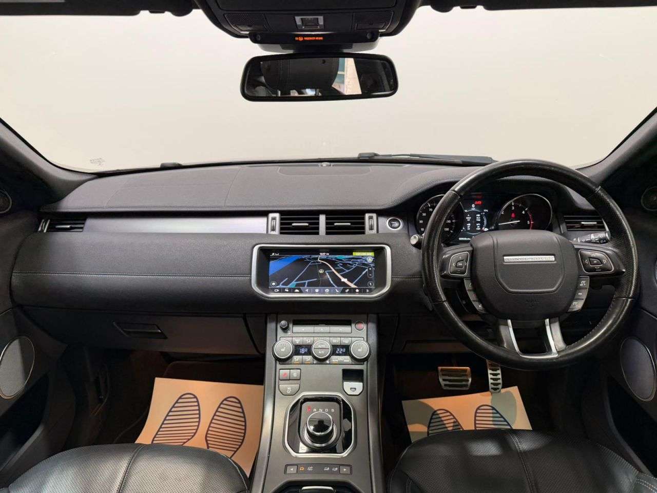 A 2019 LAND ROVER RANGE ROVER EVOQUE 2.0 TD4 HSE Dynamic SUV 5dr Diesel Auto 4WD Euro 6 (s/s) (180 ps) NATIONWID A 2019 LAND ROVER RANGE ROVER EVOQUE 2.0 TD4 HSE Dynamic SUV 5dr Diesel Auto 4WD Euro 6 (s/s) (180 ps) NATIONWID