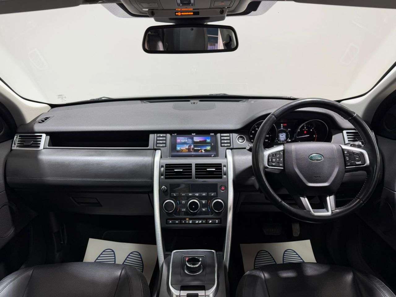 A 2017 LAND ROVER DISCOVERY SPORT 2.0 TD4 HSE Luxury SUV 5dr Diesel Auto 4WD Euro 6 (s/s) (180 ps) NATIONWIDE A 2017 LAND ROVER DISCOVERY SPORT 2.0 TD4 HSE Luxury SUV 5dr Diesel Auto 4WD Euro 6 (s/s) (180 ps) NATIONWIDE