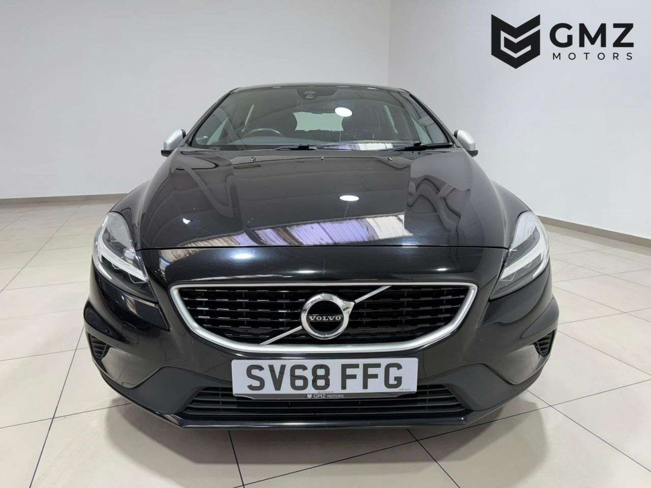 A 2018 VOLVO V40 2.0 T2 GPF R-Design Hatchback 5dr Petrol Manual Euro 6 (s/s) (122 ps) NATIO A 2018 VOLVO V40 2.0 T2 GPF R-Design Hatchback 5dr Petrol Manual Euro 6 (s/s) (122 ps) NATIO