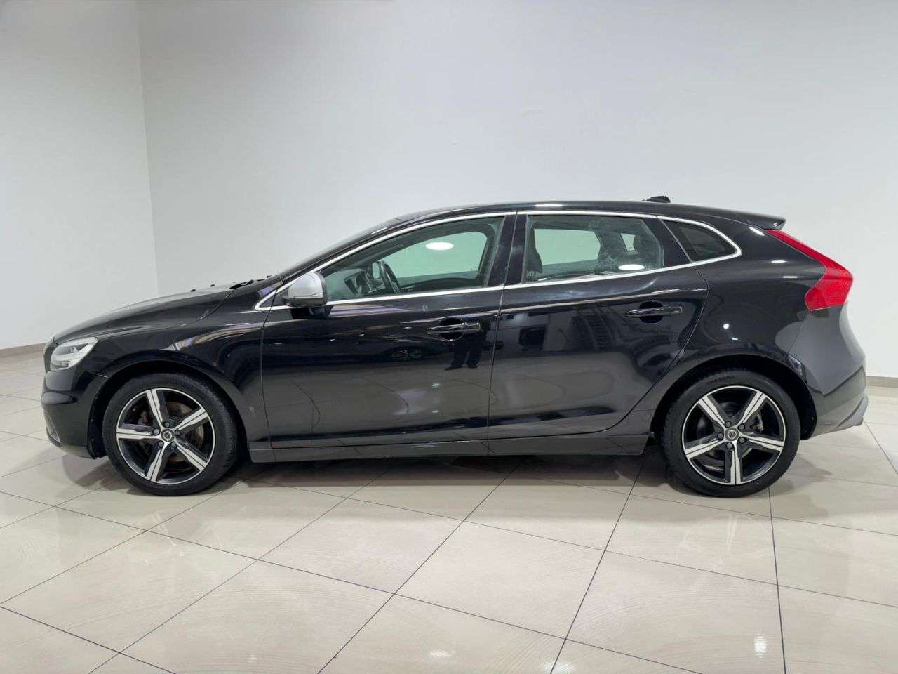 2018 VOLVO V40 2018 VOLVO V40