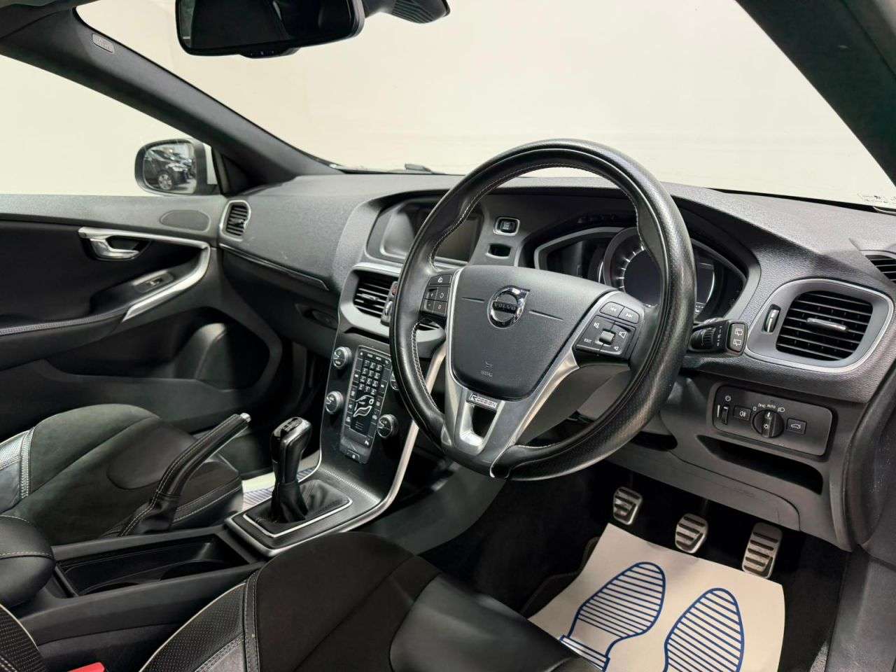 2018 VOLVO V40 2018 VOLVO V40