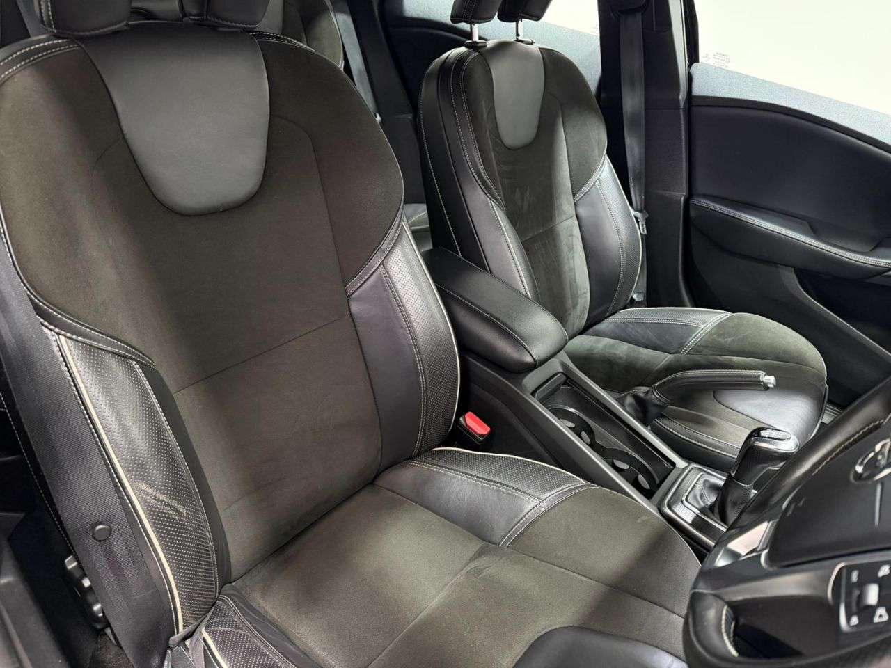 2018 VOLVO V40 2018 VOLVO V40