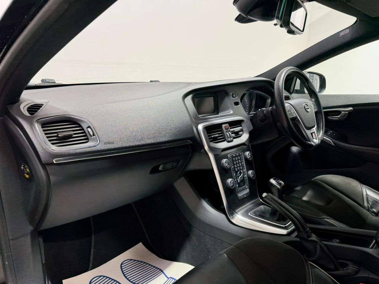 2018 VOLVO V40 2018 VOLVO V40
