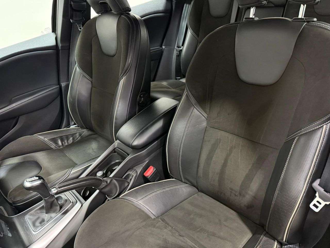 2018 VOLVO V40 2018 VOLVO V40