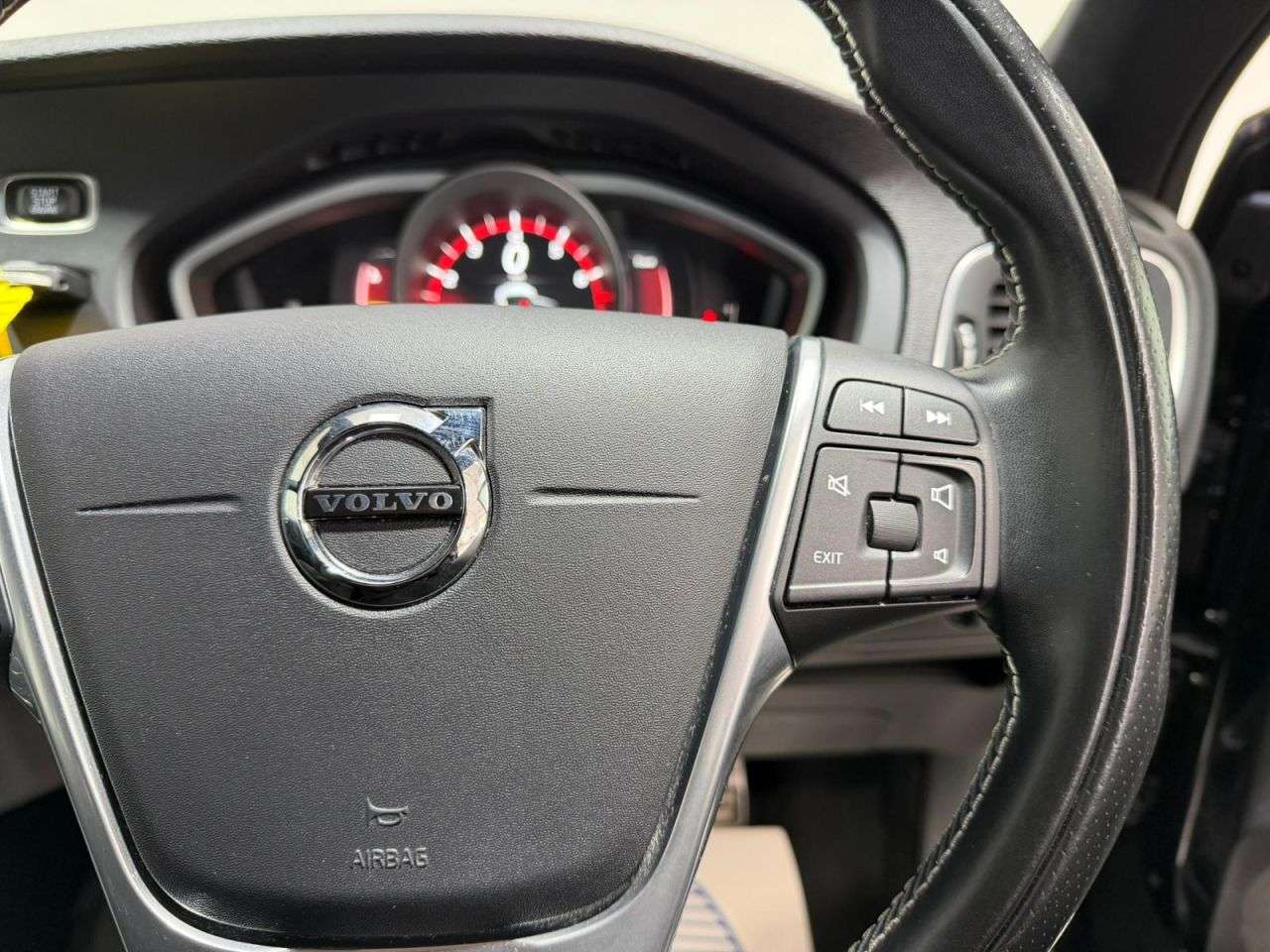 2018 VOLVO V40 2018 VOLVO V40