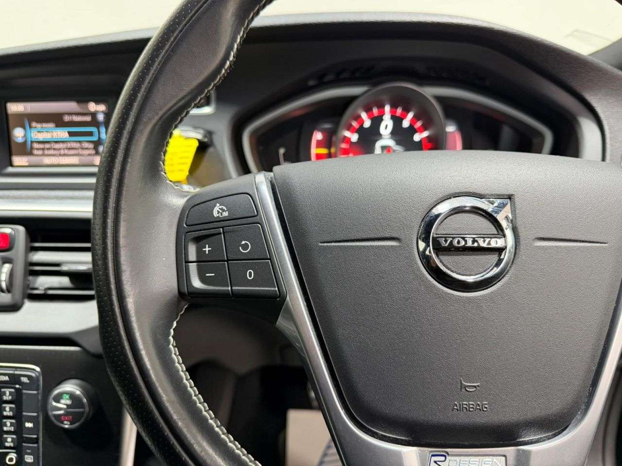 2018 VOLVO V40 2018 VOLVO V40