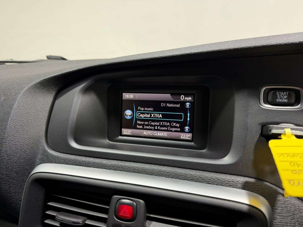 2018 VOLVO V40 2018 VOLVO V40