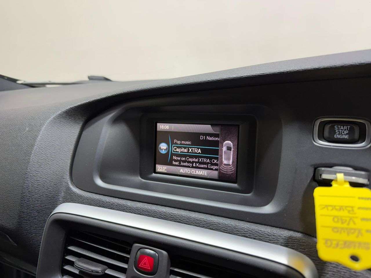 2018 VOLVO V40 2018 VOLVO V40