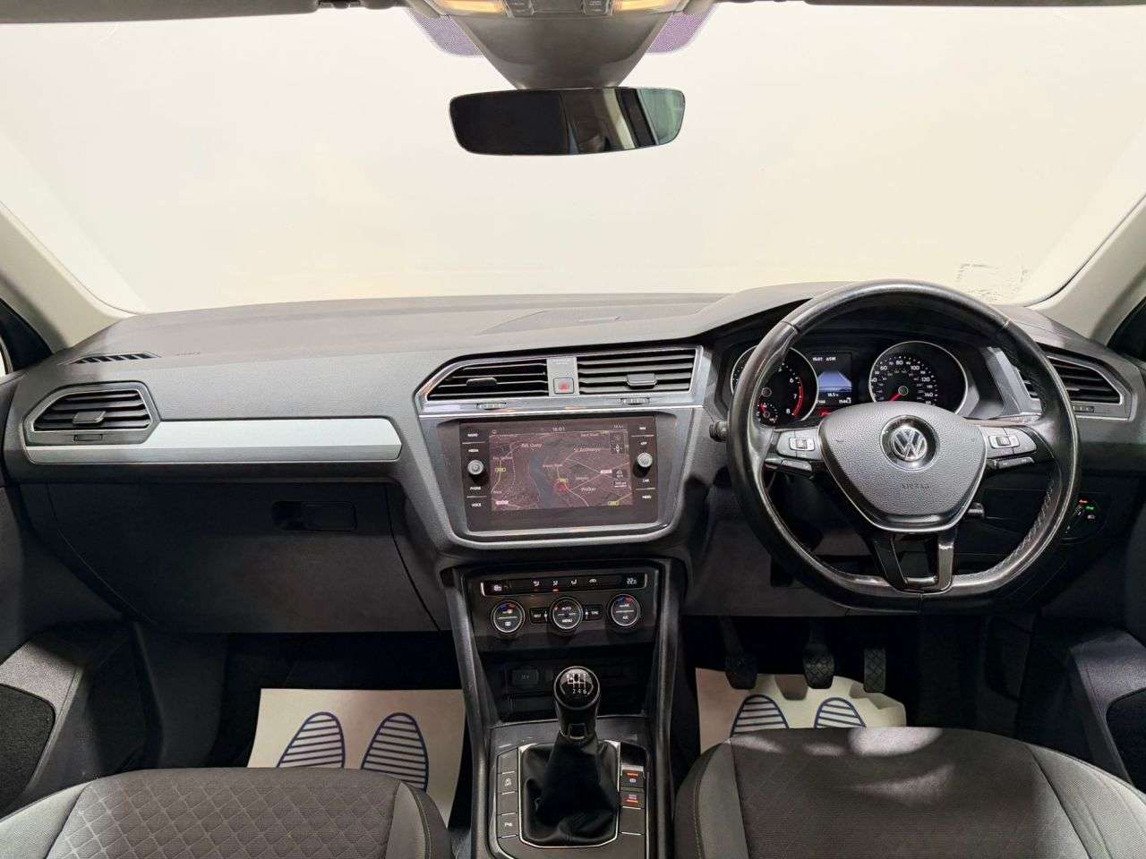 A 2017 VOLKSWAGEN TIGUAN 1.4 TSI SE Navigation SUV 5dr Petrol Manual Euro 6 (s/s) (125 ps) NATIONWID A 2017 VOLKSWAGEN TIGUAN 1.4 TSI SE Navigation SUV 5dr Petrol Manual Euro 6 (s/s) (125 ps) NATIONWID