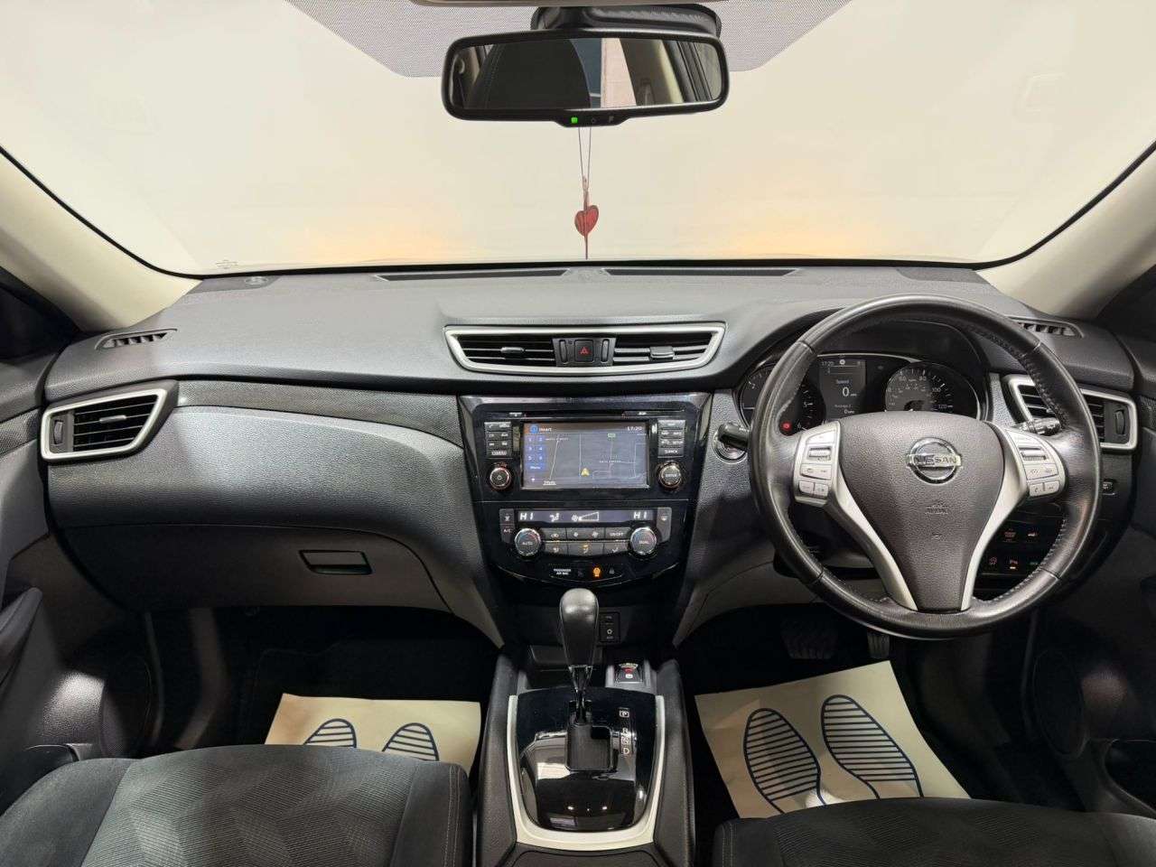A 2017 NISSAN X-TRAIL 1.6 dCi N-Vision SUV 5dr Diesel XTRON Euro 6 (s/s) (130 ps) NATIONWIDE DELI A 2017 NISSAN X-TRAIL 1.6 dCi N-Vision SUV 5dr Diesel XTRON Euro 6 (s/s) (130 ps) NATIONWIDE DELI