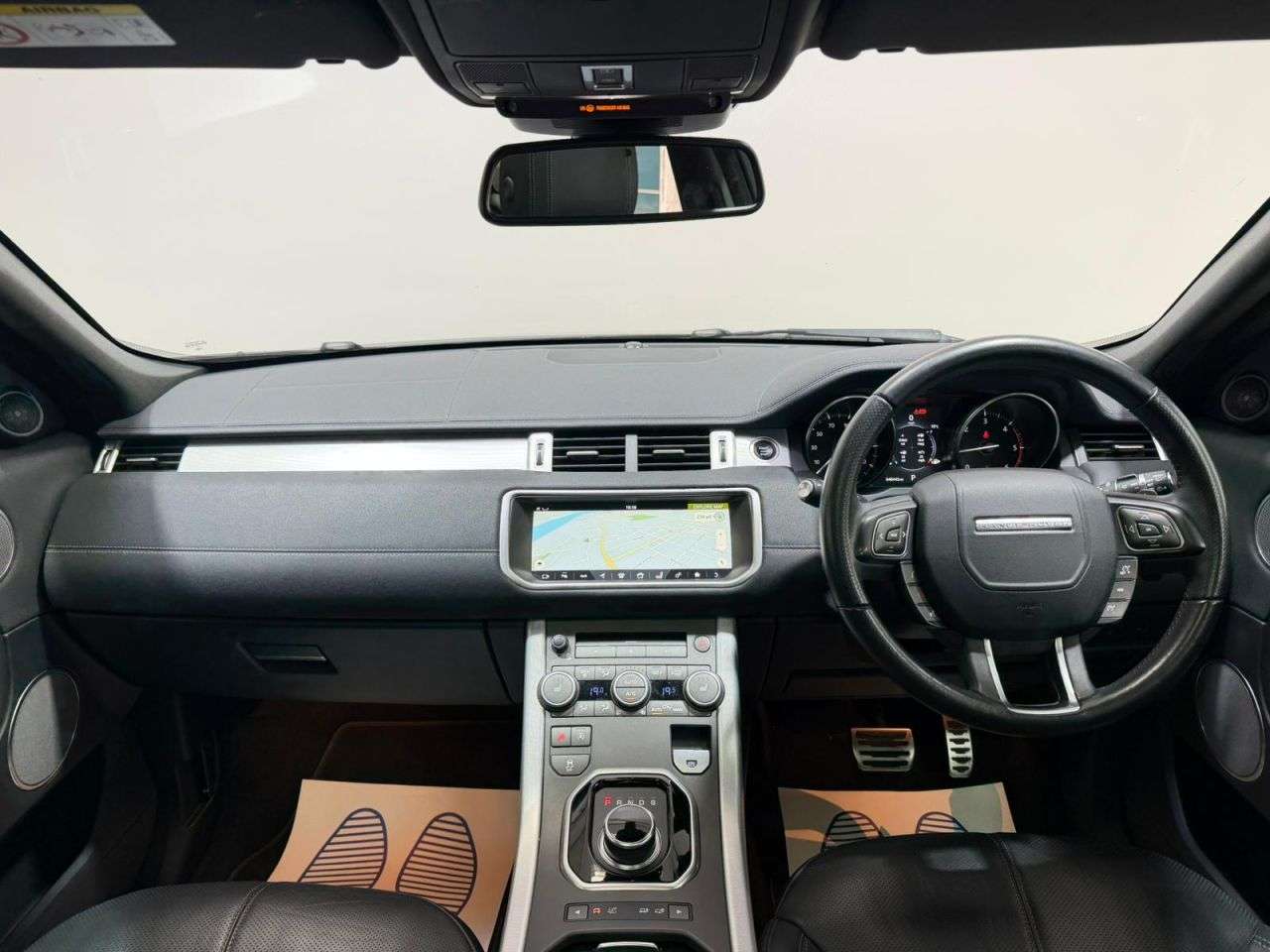 A 2017 LAND ROVER RANGE ROVER EVOQUE 2.0 TD4 HSE Dynamic SUV 5dr Diesel Auto 4WD Euro 6 (s/s) (180 ps) NATIONWID A 2017 LAND ROVER RANGE ROVER EVOQUE 2.0 TD4 HSE Dynamic SUV 5dr Diesel Auto 4WD Euro 6 (s/s) (180 ps) NATIONWID