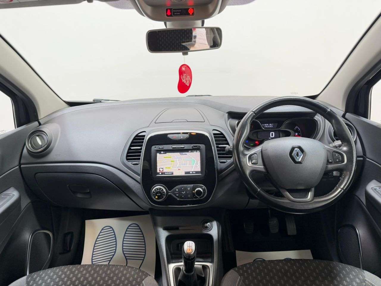 A 2017 RENAULT CAPTUR 0.9 TCe ENERGY Dynamique S Nav SUV 5dr Petrol Manual Euro 6 (s/s) (90 ps) N A 2017 RENAULT CAPTUR 0.9 TCe ENERGY Dynamique S Nav SUV 5dr Petrol Manual Euro 6 (s/s) (90 ps) N