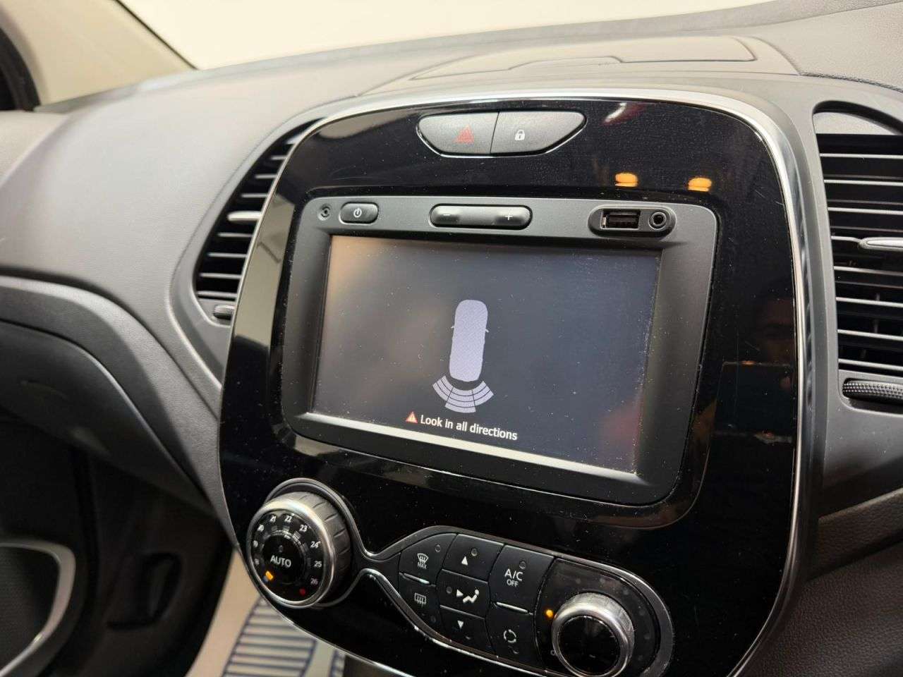 2017 RENAULT CAPTUR 2017 RENAULT CAPTUR