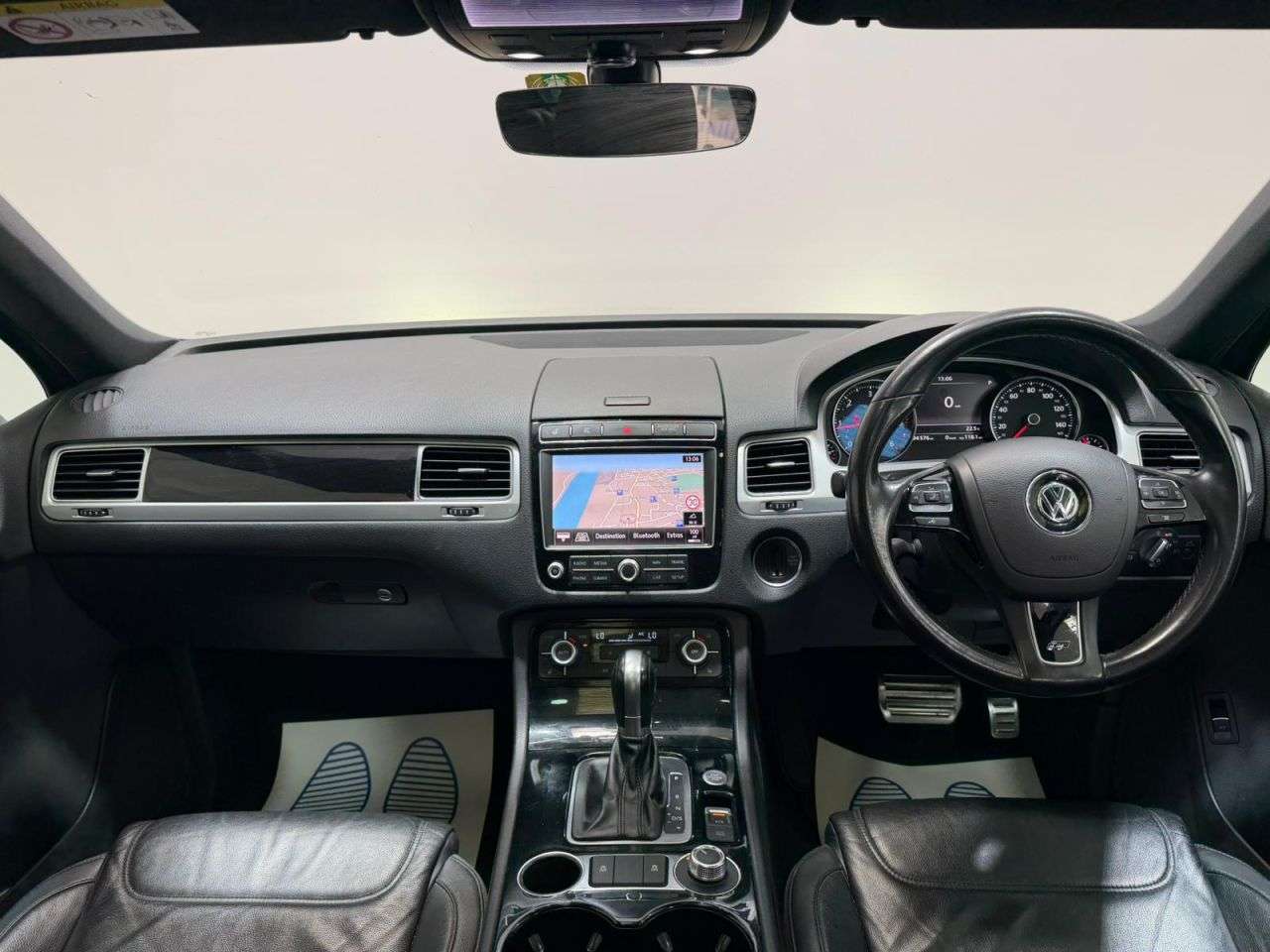 A 2017 VOLKSWAGEN TOUAREG 3.0 TDI V6 R-Line Plus SUV 5dr Diesel Tiptronic 4WD Euro 6 (s/s) (262 ps) N A 2017 VOLKSWAGEN TOUAREG 3.0 TDI V6 R-Line Plus SUV 5dr Diesel Tiptronic 4WD Euro 6 (s/s) (262 ps) N